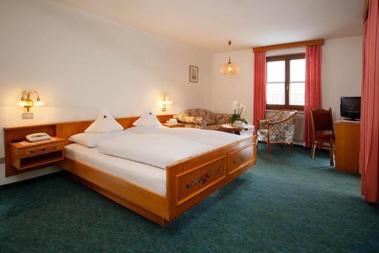 Hotel Peter Monte San Pietro Esterno foto